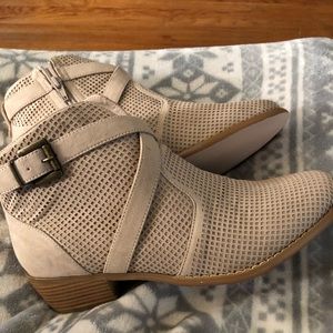 New cute tan booties